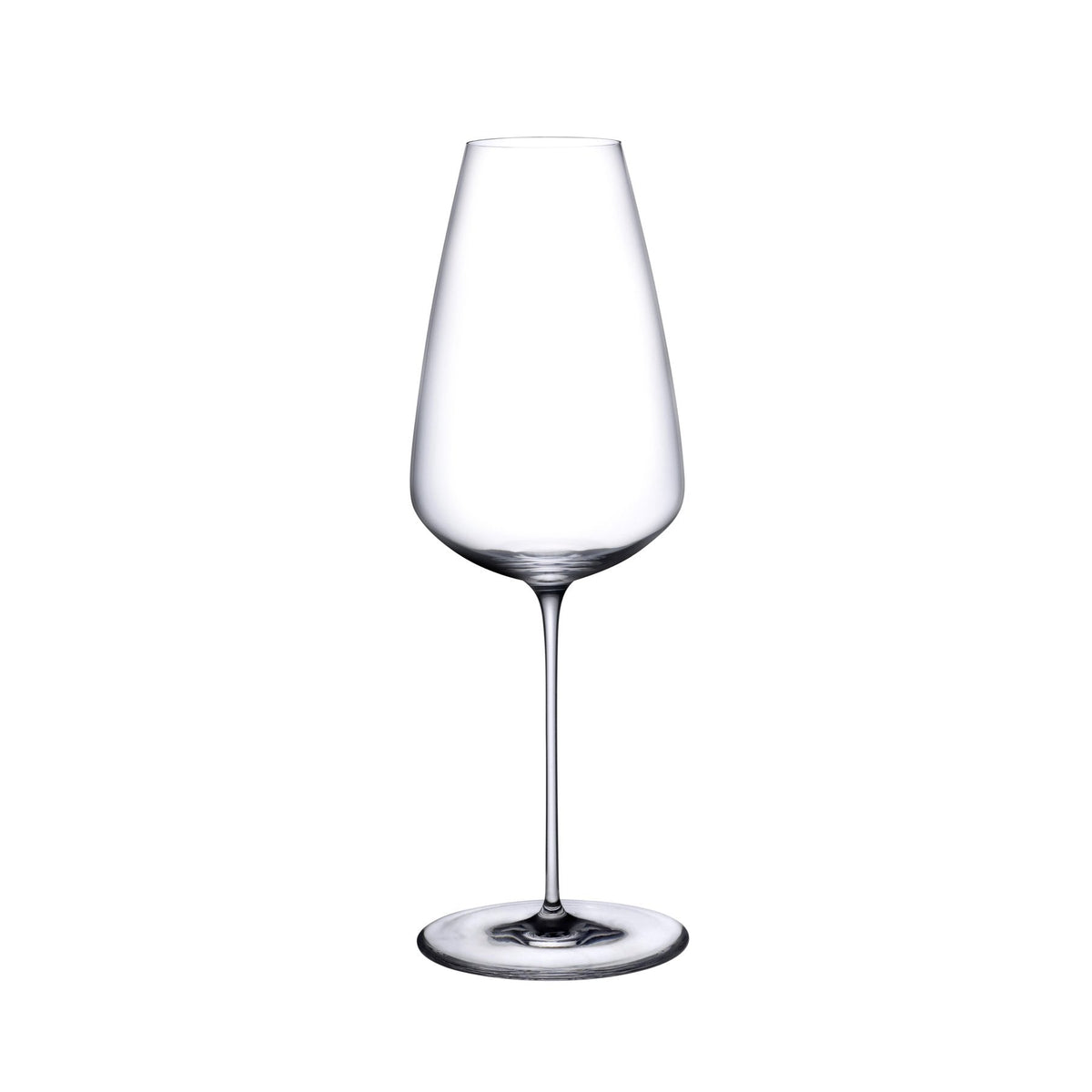 Elegant profile of the ultra-thin Stem Zero lead-free crystal champagne glass.