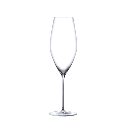 Close-up of the ultra-thin, tapered crystal bowl of the Stem Zero Grace champagne glass.