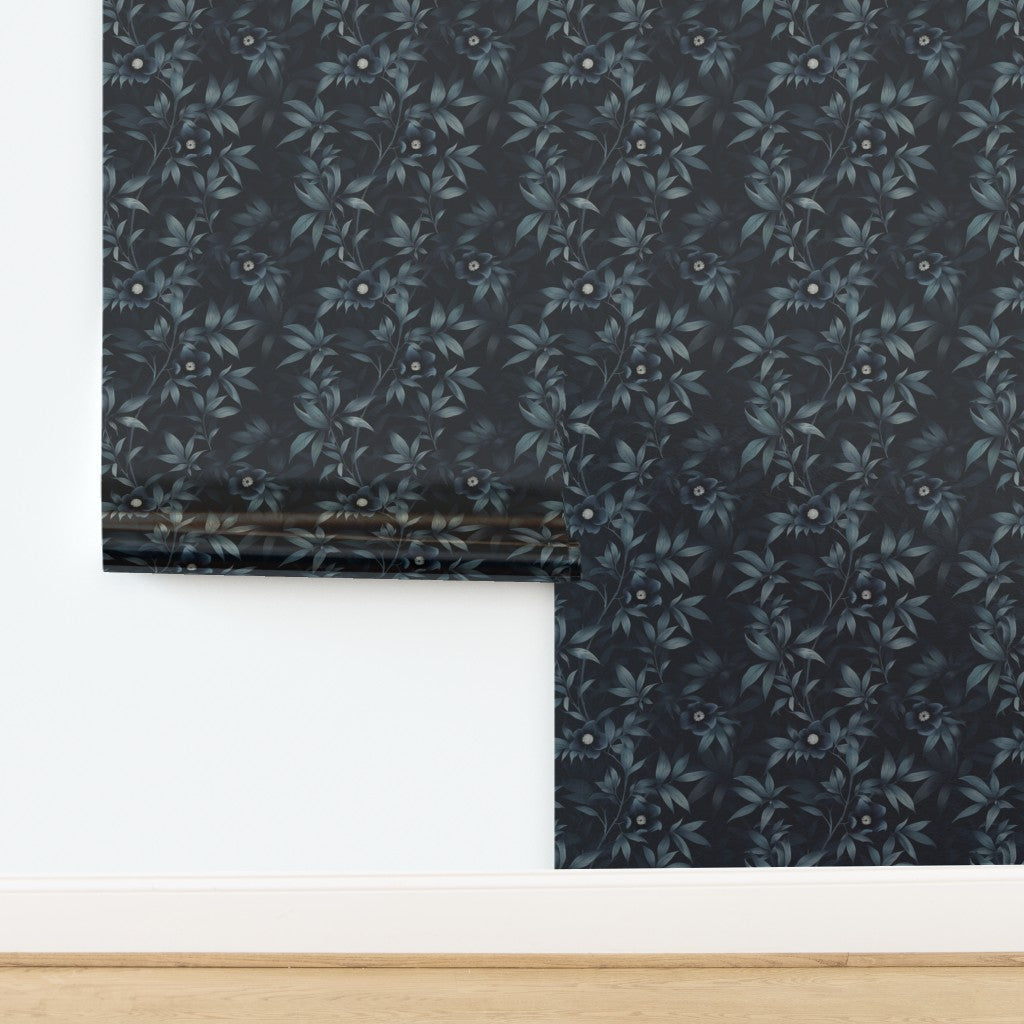 The luminous, reflective pearlescent finish of the metallic Midnight Bloom Garden wallpaper option.