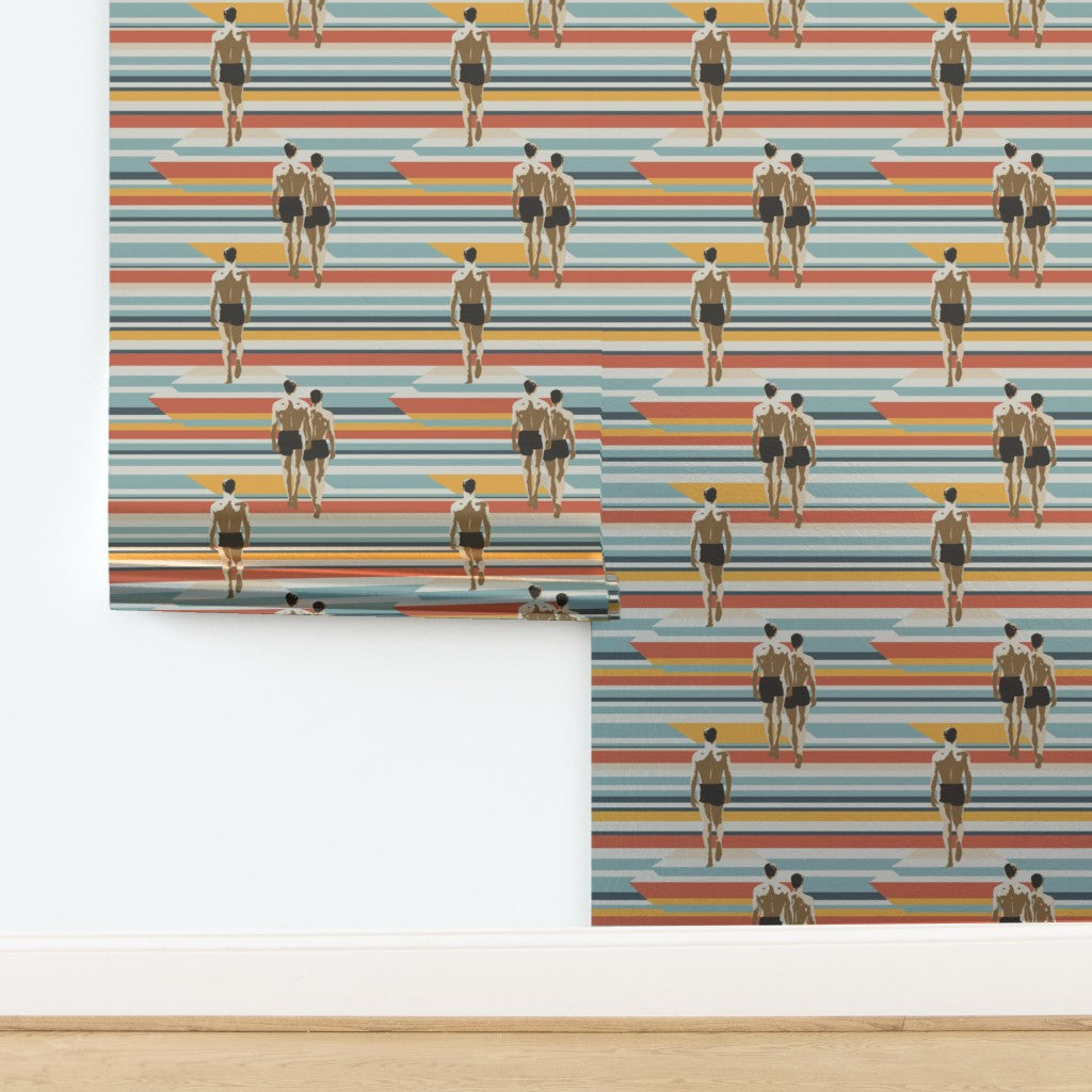 Luminous metallic finish on the Strada del Sole wallpaper highlighting pearlescent reflections.