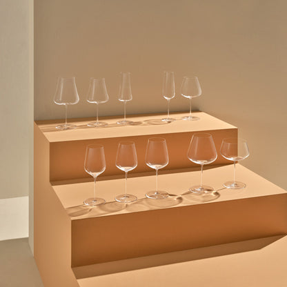 Detailed view of the ultra-thin rim and elegant silhouette of the Stem Zero crystal glass.