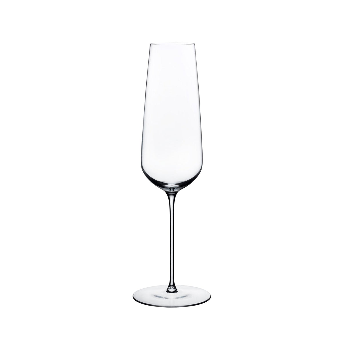 Elegant profile of the ultra-thin NUDE Stem Zero lead-free crystal champagne flute