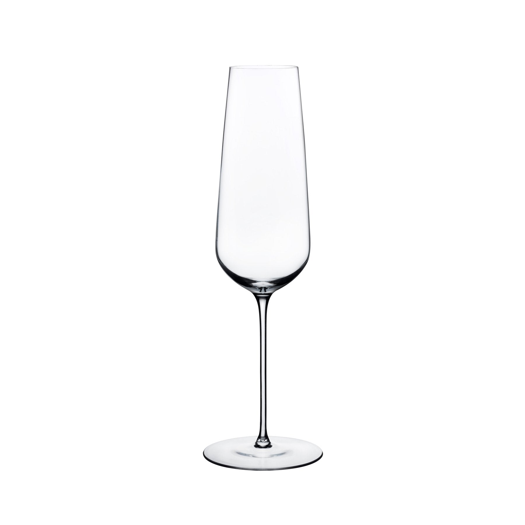 Elegant profile of the ultra-thin NUDE Stem Zero lead-free crystal champagne flute