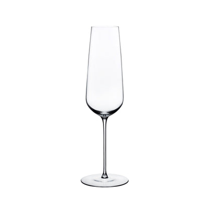Elegant profile of the ultra-thin NUDE Stem Zero lead-free crystal champagne flute