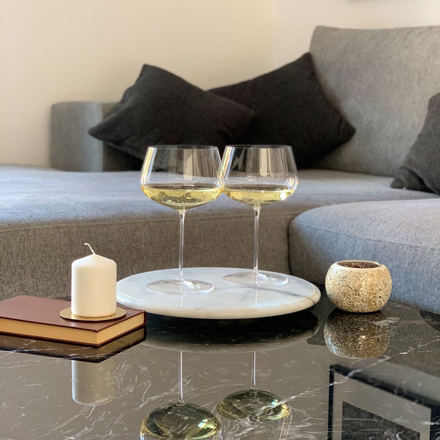 Closer view of the crystal bowl and stem of the Stem Zero full-bodied white wine glass.