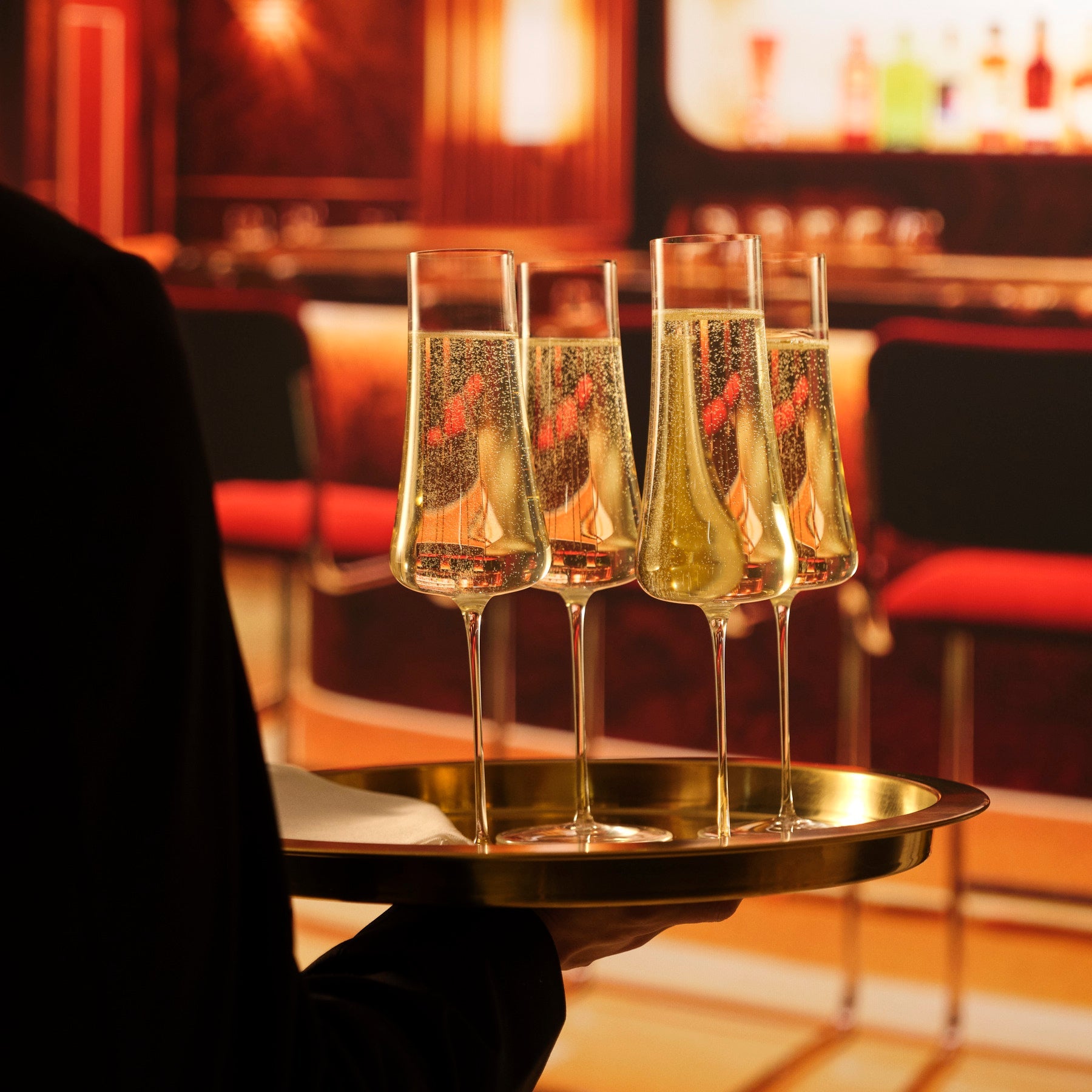 Close-up of the delicate rim and exquisite craftsmanship of the Stem Zero champagne glass.