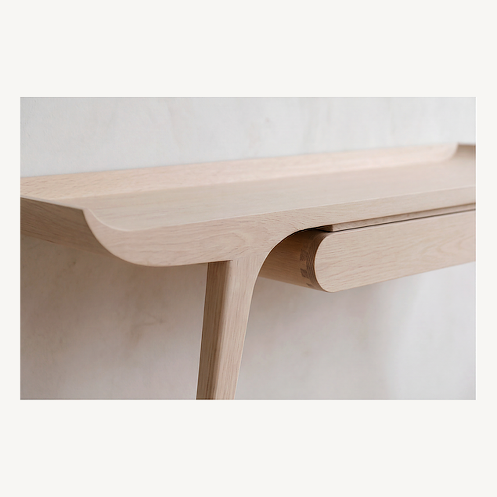 Floating Console Desk - Side Profile Detail
